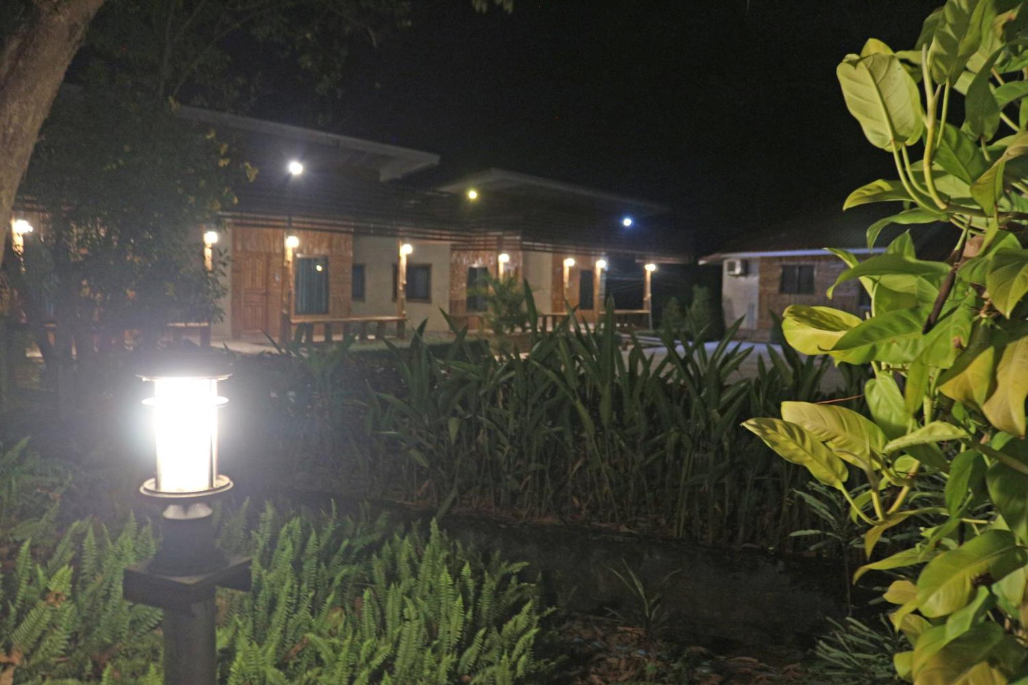 Baan Khue Wieng Resort Mae Sariang Bagian luar foto