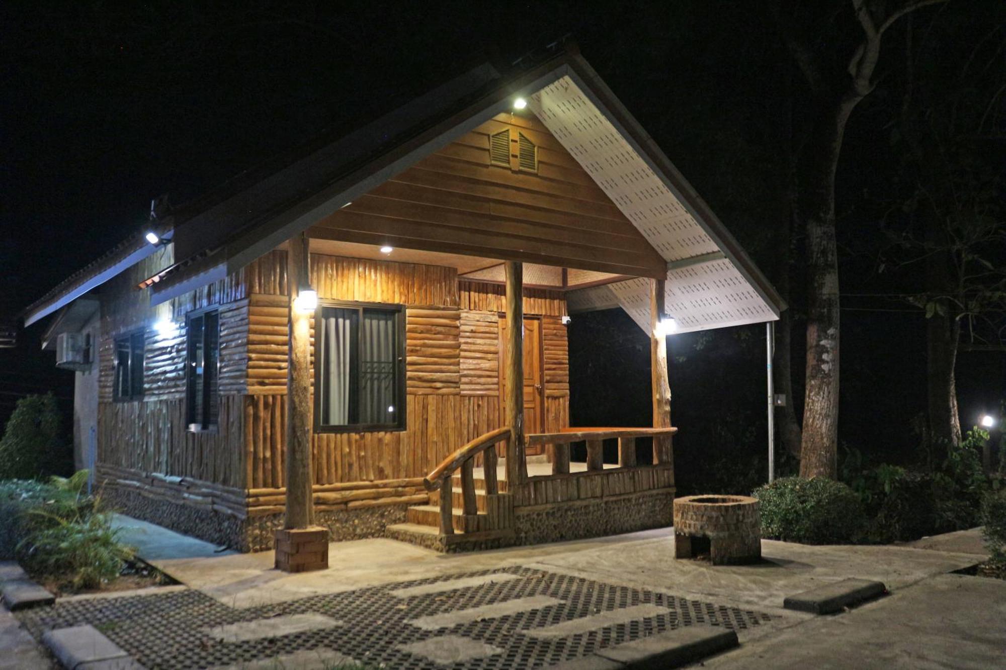 Baan Khue Wieng Resort Mae Sariang Bagian luar foto