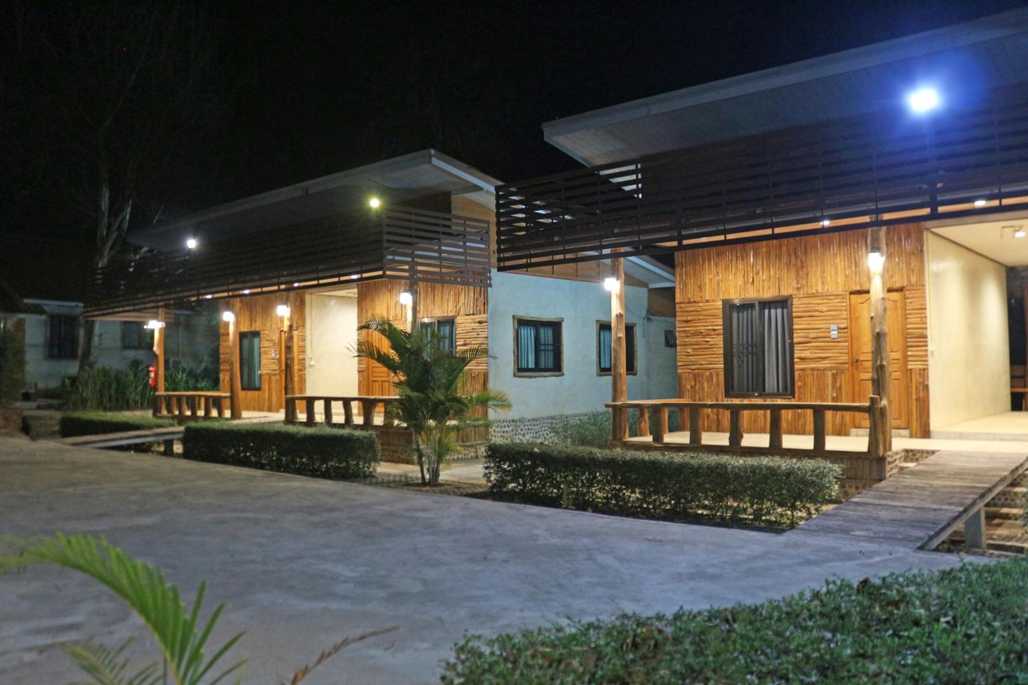 Baan Khue Wieng Resort Mae Sariang Bagian luar foto